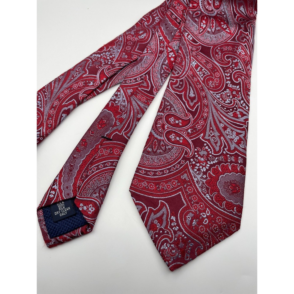 Daniel Cremieux Mens Red Paisley Silk Necktie Hand Made USA Burgundy Silver Tie